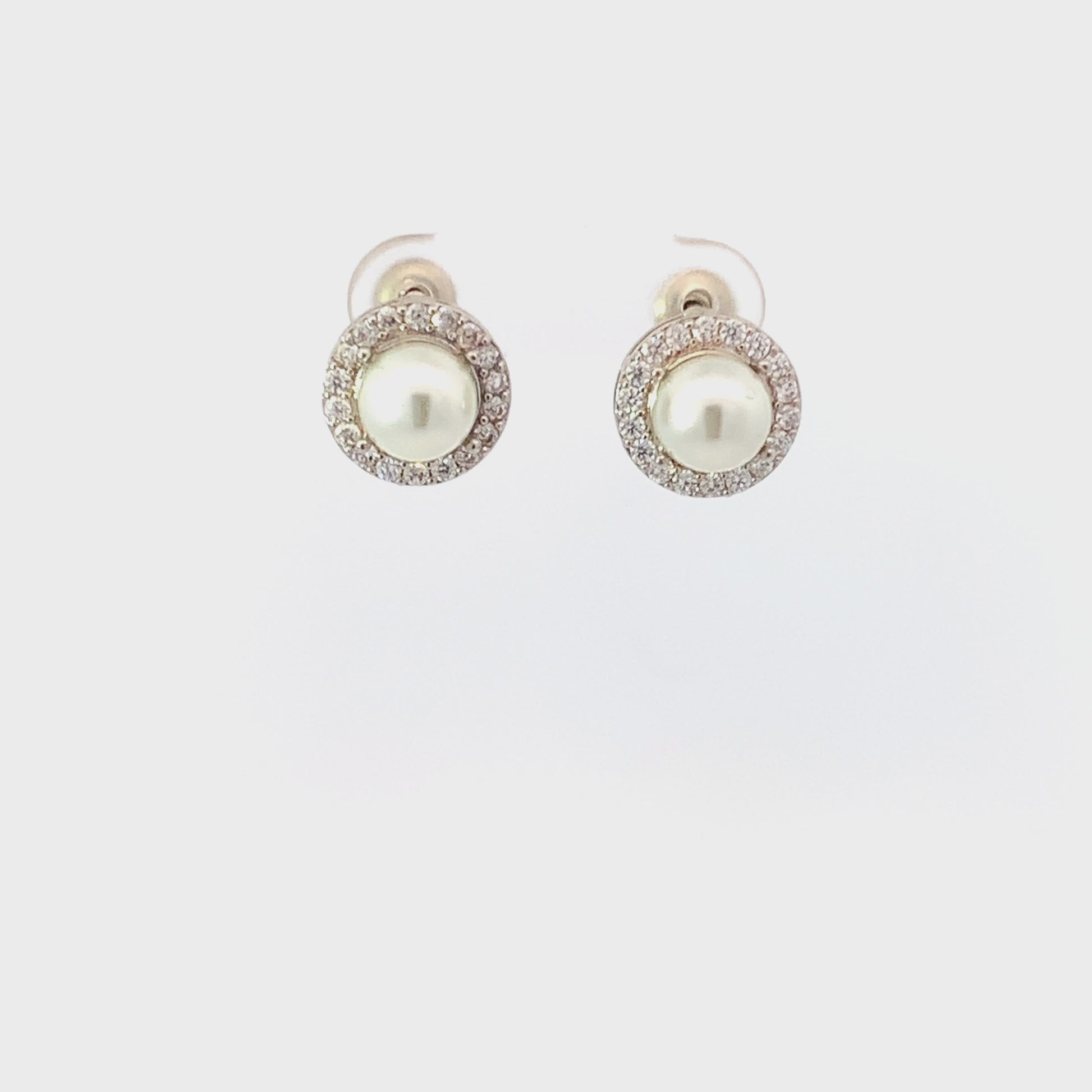 360 video of Pearl halo earrings in silverPearl halo stud earrings silver